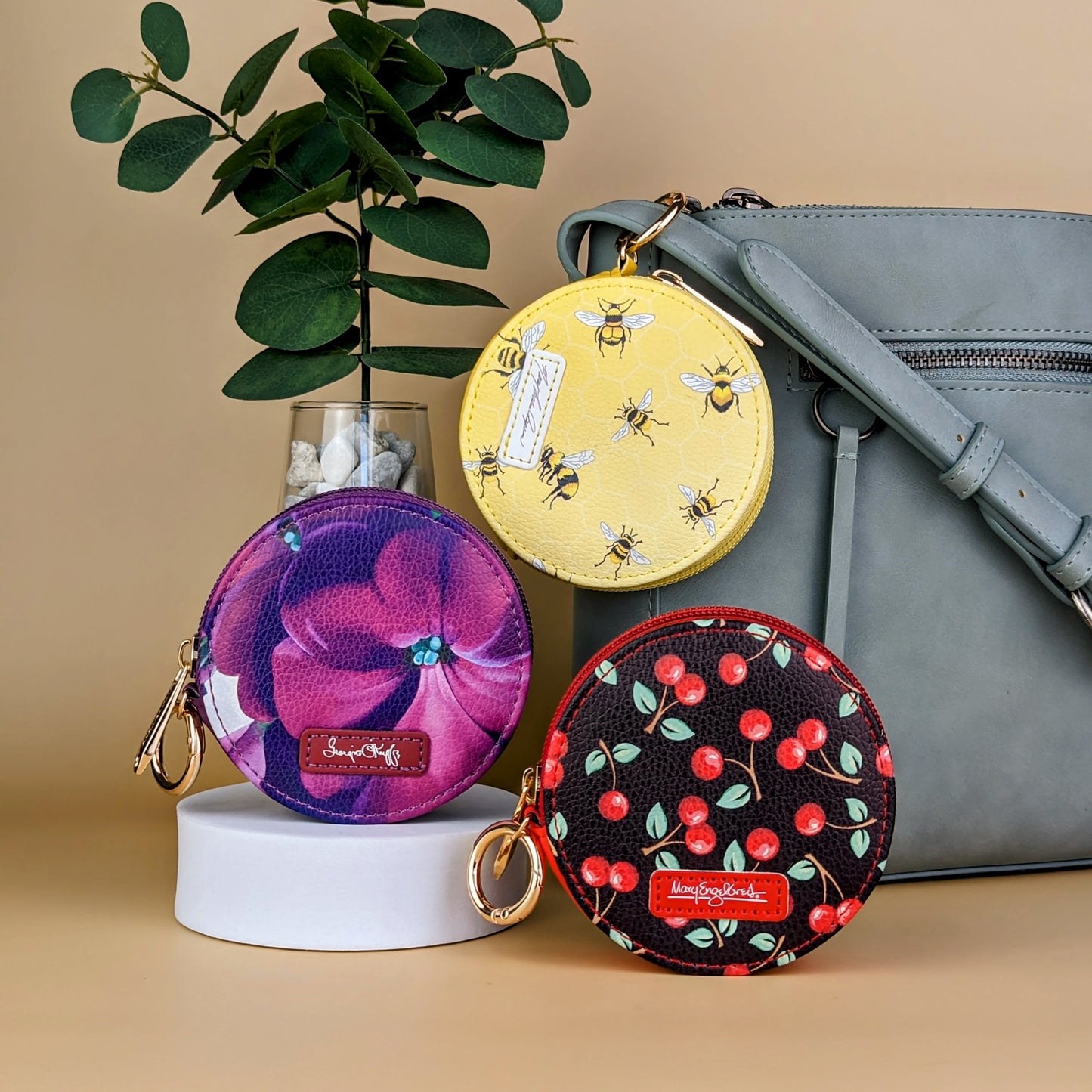 Georgia O'Keeffe Petunia Round Zipper Case